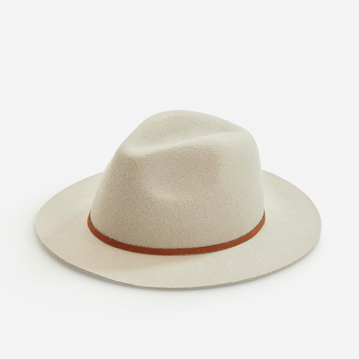 Reserved - Wełniany kapelusz trilby z ozdobnym rzemykiem - Beżowy Reserved S Reserved wyprzedaż