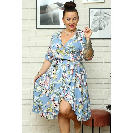 Sukienka na komunie kopertowa z falbanką wiązana ANETA błękitna w kwiaty Plus Size karko.pl