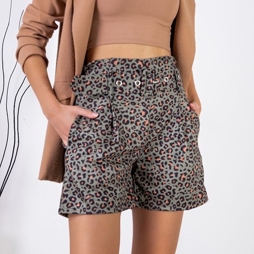 Zielone damskie spodenki w panterkę z paskiem - Odzież Royalfashion.pl L - 40 royalfashion.pl