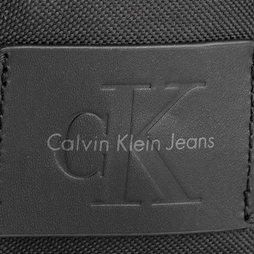 SASZETKA LISTONOSZKA NA RAMIĘ CALVIN KLEIN CZARNA Calvin Klein wyprzedaż dewear.pl