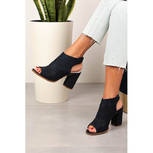 Granatowe sandały ażurowe zabudowane na słupku ze skórzaną wkładką Casu D20X3/N Casu 36 promocyjna cena Casu.pl