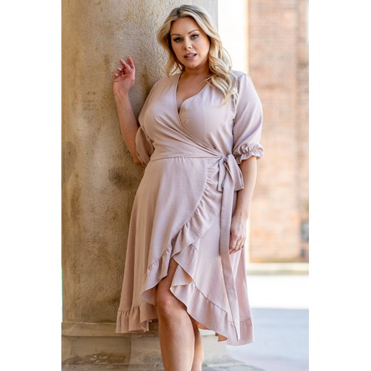 Sukienka kopertowa z ozdobną falbanką ANETA elegancka beżowa Plus Size karko.pl