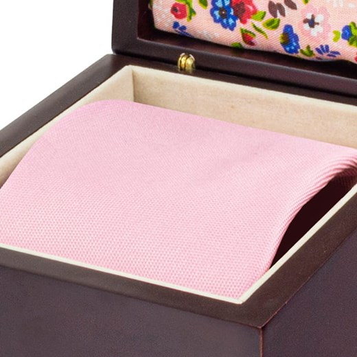 Zestaw ślubny dla mężczyzny klasyczny w kolorze różowym: krawat + poszetka + spinki zapakowane w pudełko EM 40 Em okazja EM Men's Accessories