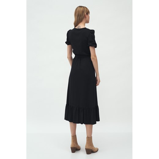 Sukienka czarna Nife midi z krótkim rękawem wiosenna w serek 
