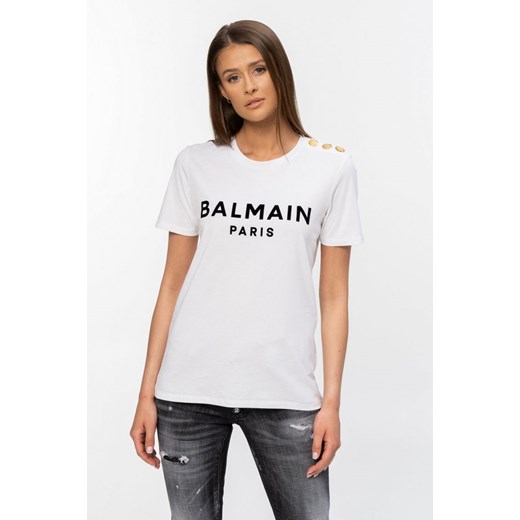 BALMAIN - biały t-shirt z aksamitnym logo i złotymi guzikami XS outfit.pl