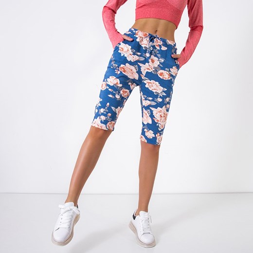 Niebieskie damskie krótkie spodenki w kwiaty PLUS SIZE - Odzież Royalfashion.pl 4XL-48 royalfashion.pl