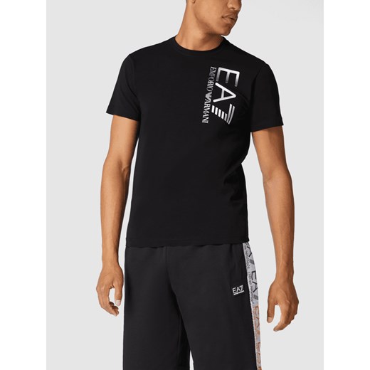 T-shirt o kroju regular fit z aplikacją z logo L Peek&Cloppenburg  promocja