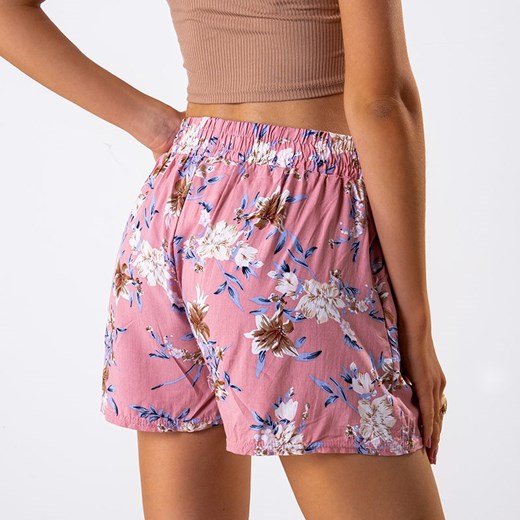 Różowe damskie spodenki w roślinny wzór - Odzież Royalfashion.pl XXL-44 royalfashion.pl