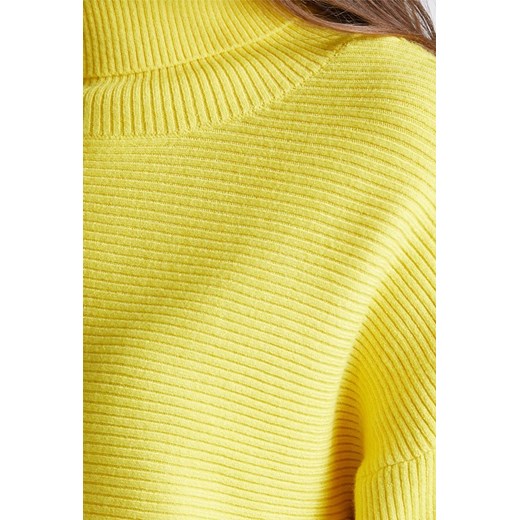 Sweter damski Monnari z golfem