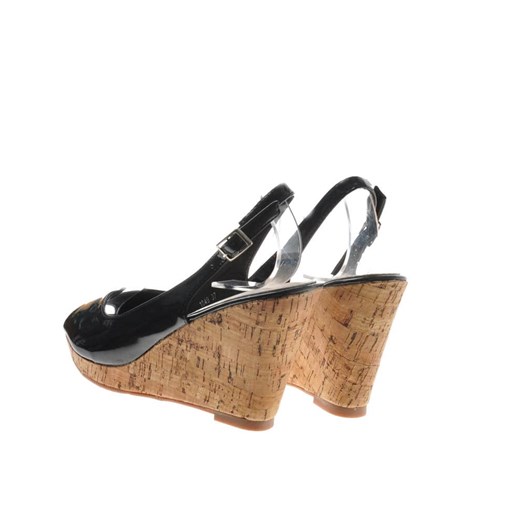 Sandały damskie Pantofelek24 ze skóry eleganckie na platformie z klamrą 