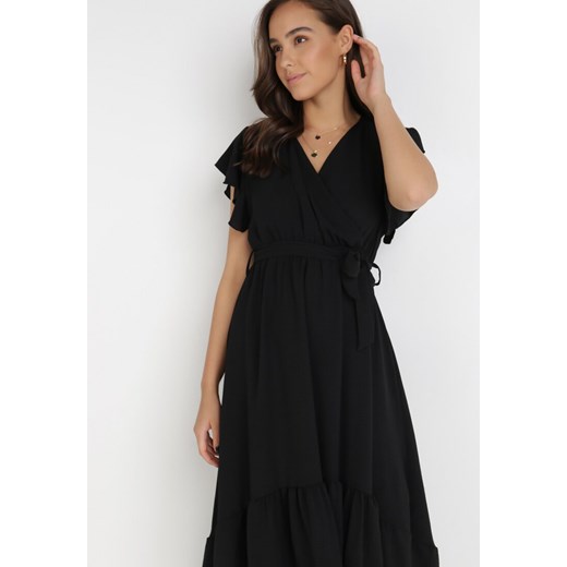 Sukienka Born2be czarna z dekoltem w serek midi z krótkimi rękawami 