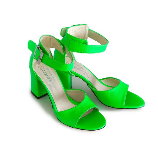 Sandały damskie Zapato ze skóry z klamrą zielone w kwiaty 