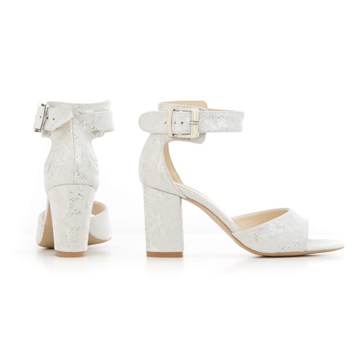 Sandały damskie białe Zapato z klamrą eleganckie 