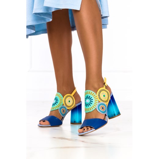 Sandały damskie Casu na średnim obcasie eleganckie w abstrakcyjne wzory 