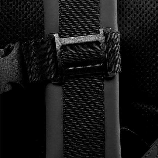 Plecak Rains Roll Top Rucksack czarny Rains uniwersalny bludshop.com promocyjna cena