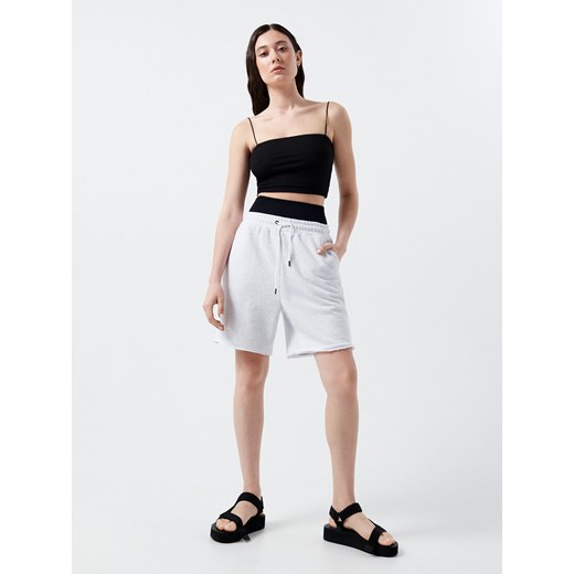 Cropp - Gładki crop top - Czarny Cropp S okazja Cropp
