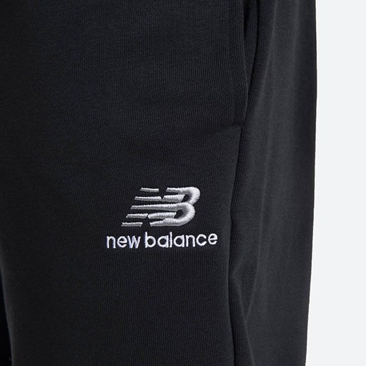 Spodnie męskie New Balance Essentials Embriodered Bk  MP11590BK New Balance S SneakerStudio.pl