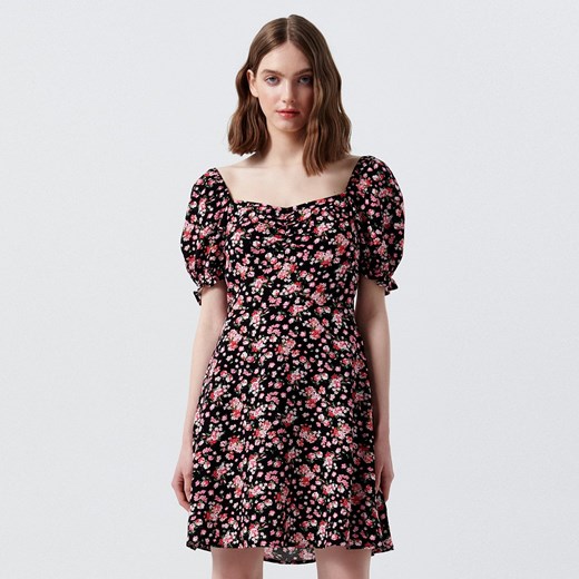 Cropp - Sukienka w kwiaty z bufiastymi rękawami - Czarny Cropp XS promocja Cropp