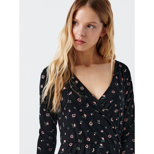 Cropp - Sukienka z kopertowym dekoltem - Czarny Cropp XS Cropp