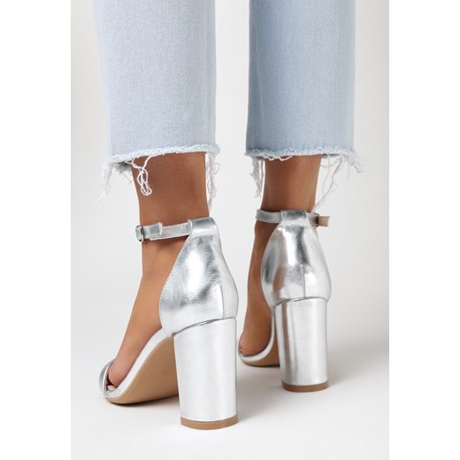 Srebrne Sandały Authorizing 40 promocyjna cena born2be.pl