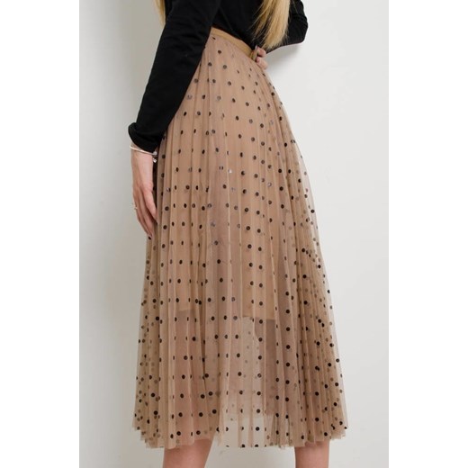 BRĄZOWA PLISOWANA SPÓDNICA MIDI Z TIULU W CZARNE KROPKI Olika uniwersalny olika.com.pl