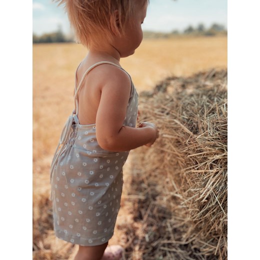Sukienka dziewczęca z odkrytymi plecami - Stokrotki beżowa organiczna bawełna Oh Babe 74 wyprzedaż Oh Babe