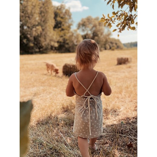 Sukienka dziewczęca z odkrytymi plecami - Stokrotki beżowa organiczna bawełna Oh Babe 56 promocyjna cena Oh Babe