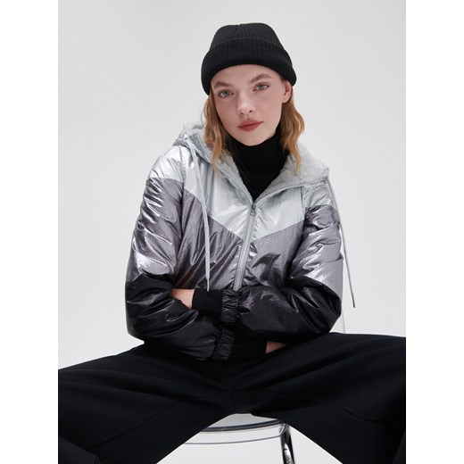 Cropp - Błyszcząca kurtka z kapturem - Czarny Cropp XS Cropp