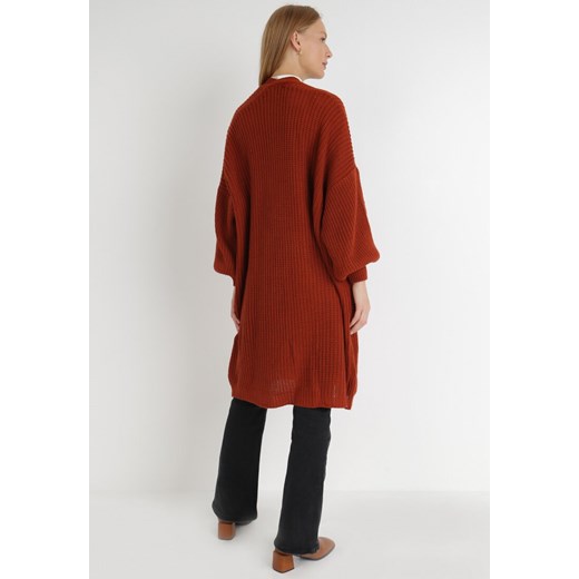 Sweter damski Born2be z dekoltem w literę v