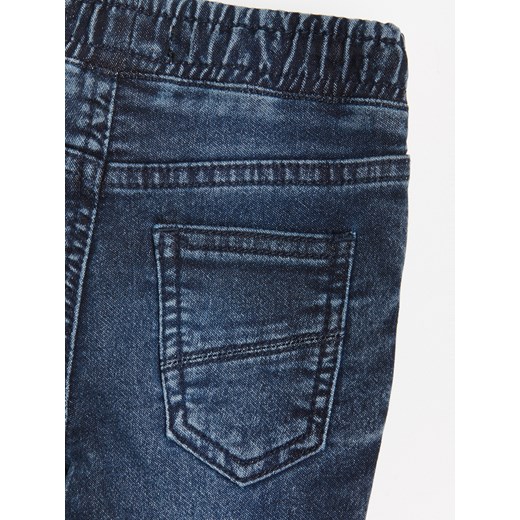 Reserved - Joggery jeansowe z efektem sprania - Granatowy Reserved 92 Reserved