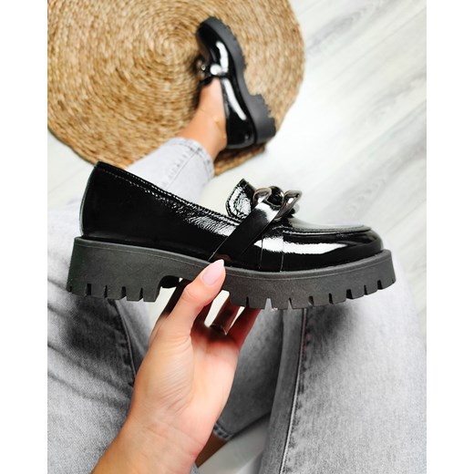 czarne mokasyny damskie lakierowane z łańcuchem 005-08012-CZARNY Kulig 38 KULIG