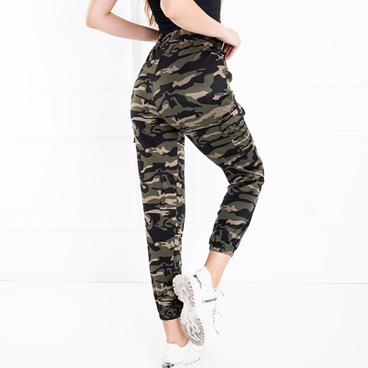 Ciemnozielone damskie spodnie dresowe we wzór moro - Odzież Royalfashion.pl XL/XXL - 43 royalfashion.pl