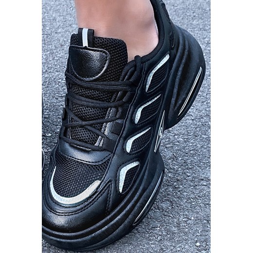 Czarne buty sportowe damskie IVET na płaskiej podeszwie 