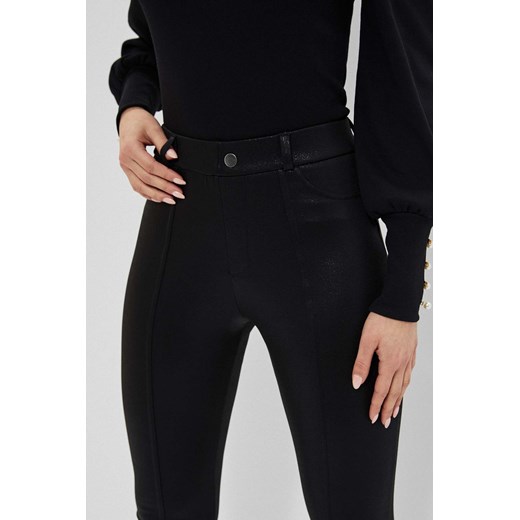 Błyszczące legginsy ze sklepu Moodo.pl w kategorii Spodnie damskie - zdjęcie 126239176