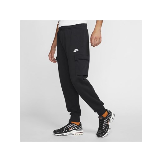 Męskie spodnie cargo Nike Sportswear Club Fleece - Czerń ze sklepu Nike poland w kategorii Spodnie męskie - zdjęcie 126287475