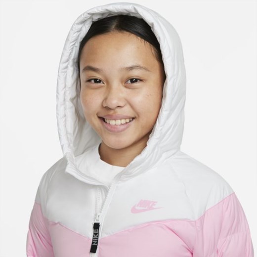 Kurtka z syntetycznym wypełnieniem dla dużych dzieci Nike Sportswear - Biel Nike L okazyjna cena Nike poland
