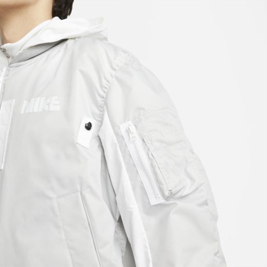 Biała kurtka męska Nike w sportowym stylu wiosenna 