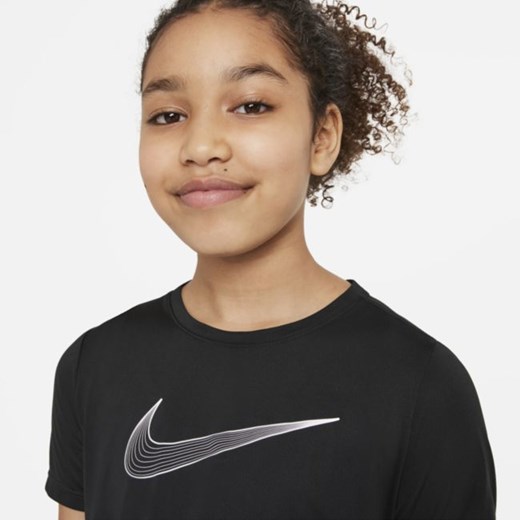 Czarna bluzka dziewczęca Nike na lato z krótkimi rękawami 