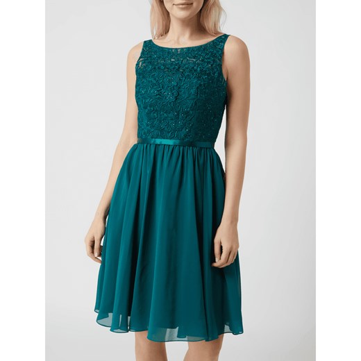 Zielona sukienka Luxuar Fashion na sylwestra rozkloszowana elegancka 