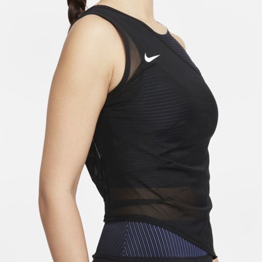 Bluzka damska Nike z haftami z okrągłym dekoltem 