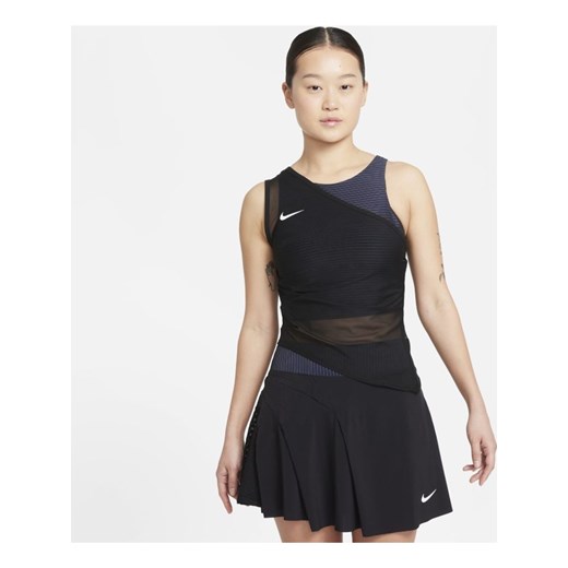 Bluzka damska Nike z okrągłym dekoltem czarna z haftami 