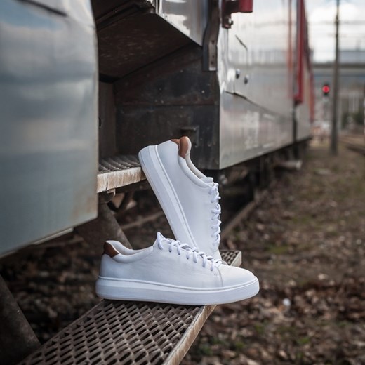 Białe sneakersy GIOVANNI ze sklepu Domenoshoes w kategorii Trampki męskie - zdjęcie 127705075