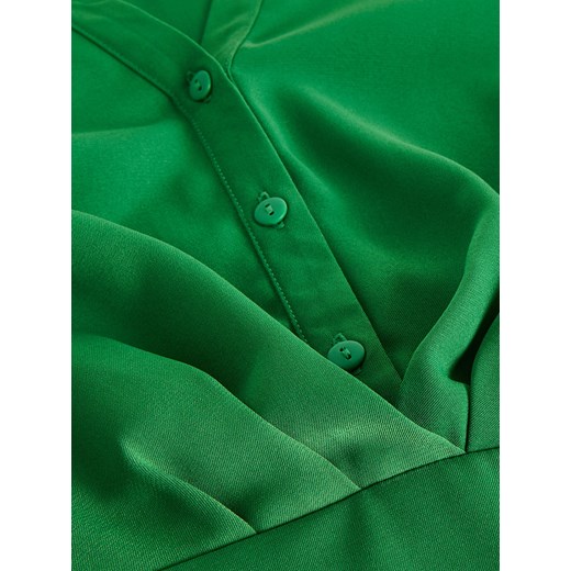 Sukienka zielona Reserved z długimi rękawami z kołnierzykiem 