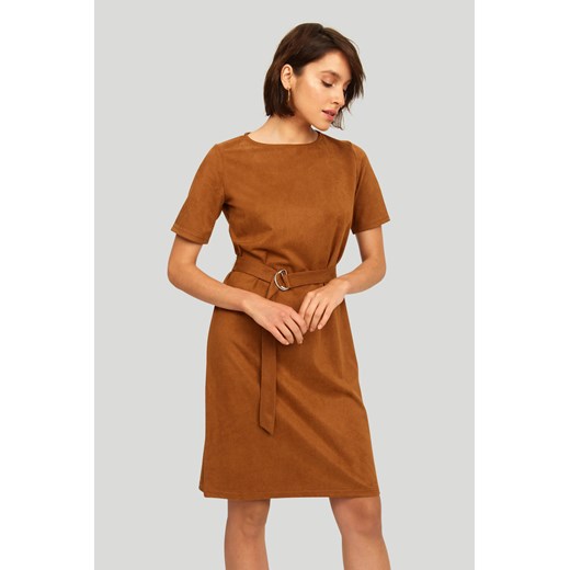 Sukienka dzianinowa z paskiem brązowa Greenpoint 42 Happy Face