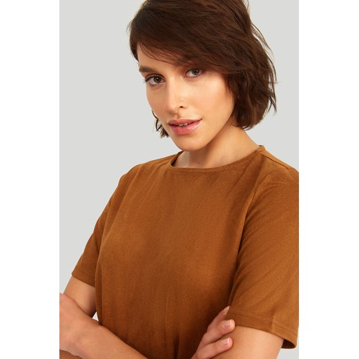 Sukienka dzianinowa z paskiem brązowa Greenpoint 40 Happy Face