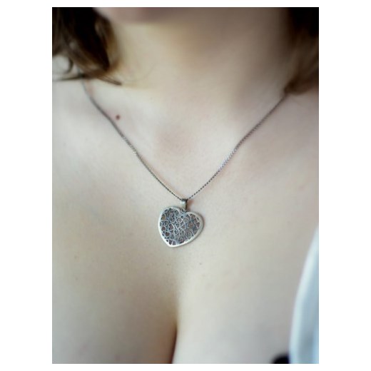 Wisiorek srebrny - Ażurowe serce oksydowane Venus Galeria Venus Galeria - Magiczny Ogród Biżuterii Srebrnej