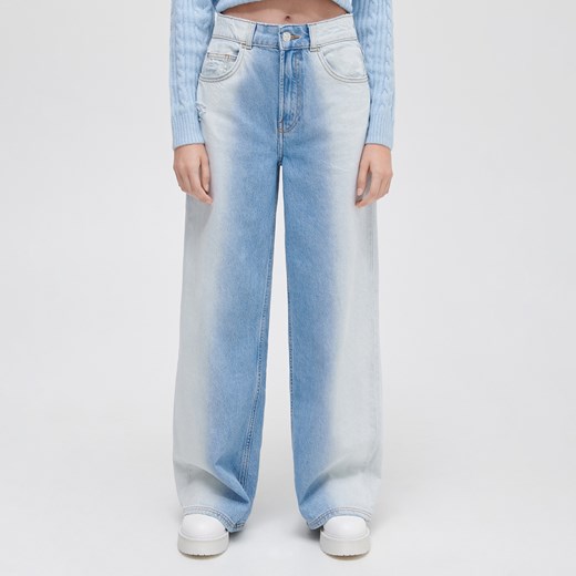 Cropp - Jeansy wide leg z dwukolorową nogawką - Niebieski Cropp 40 okazja Cropp