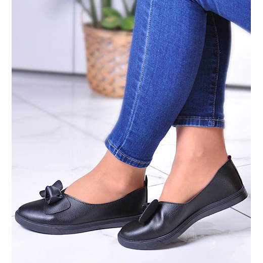 Czarne wkładane trampki slip on z kokardą /C1-2 10831 S190/ Pantofelek24 36 Pantofelek24.pl Jacek Włodarczyk wyprzedaż