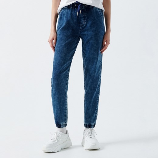 Cropp - Niebieskie jeansy comfort - Niebieski Cropp 38 Cropp