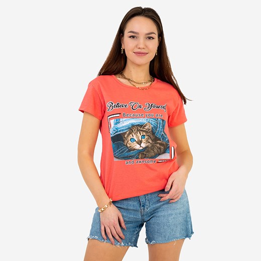 Koralowy damski t-shirt z kotkiem - Odzież Royalfashion.pl L - 40 royalfashion.pl